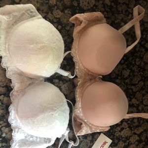 34 c bra still has tags . 2 pack